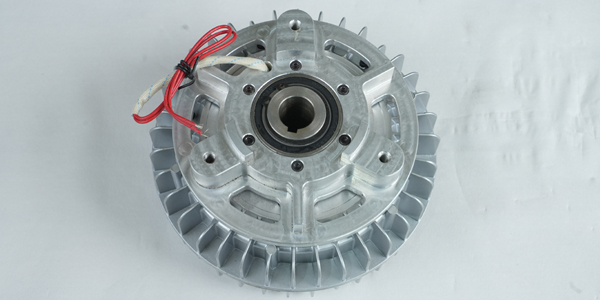 磁粉剎車器在自動(dòng)模切機(jī)中如何提升運(yùn)行效率? 磁粉剎車器在自動(dòng)模切機(jī)中如何提升運(yùn)行效率?